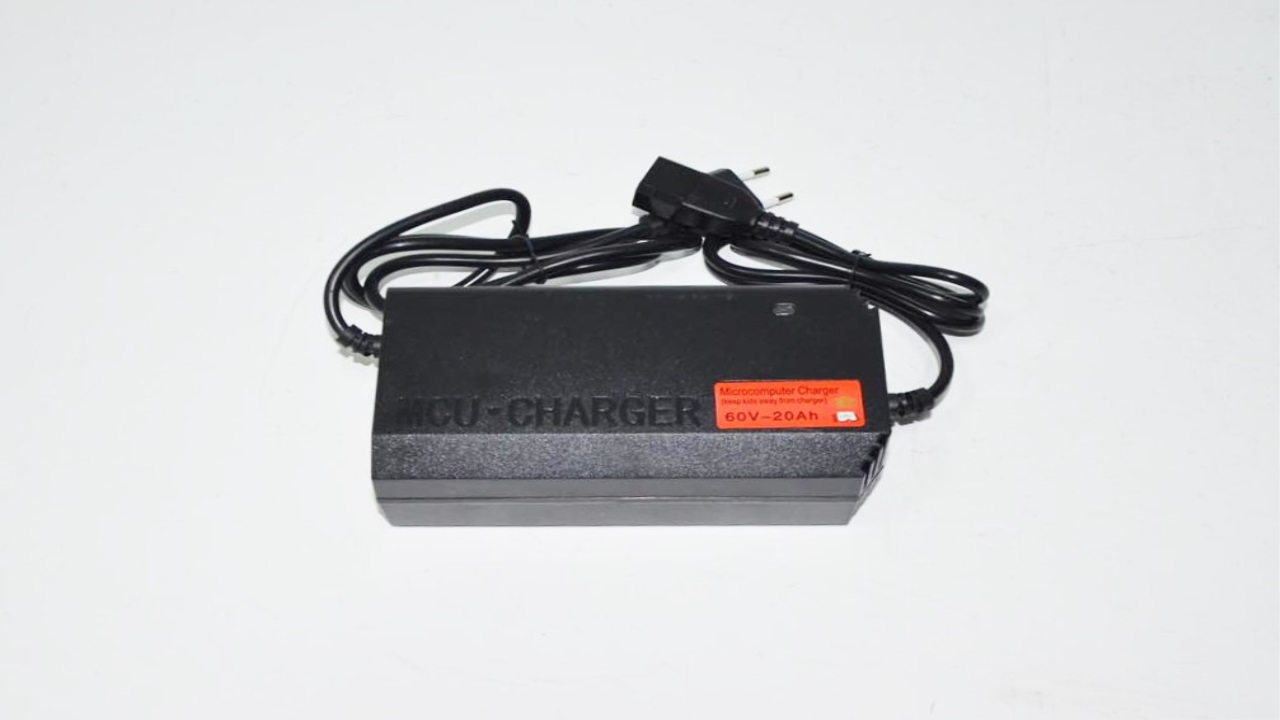 ŞARJ CİHAZI (CRYSTAL8000)